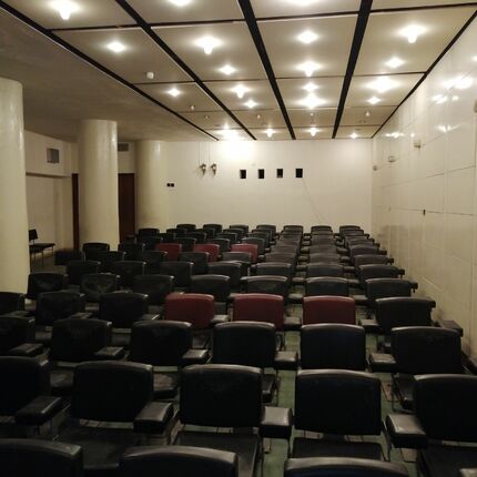 Kommunistisches Cover mit Kino Kommunistisches Cover mit Kino