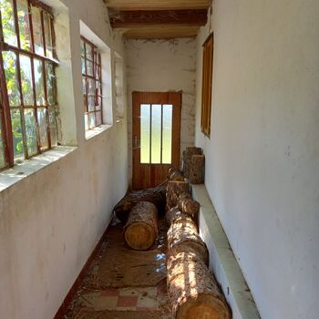 House with enclosed yard