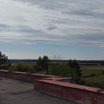 Opuštěná škola / internát