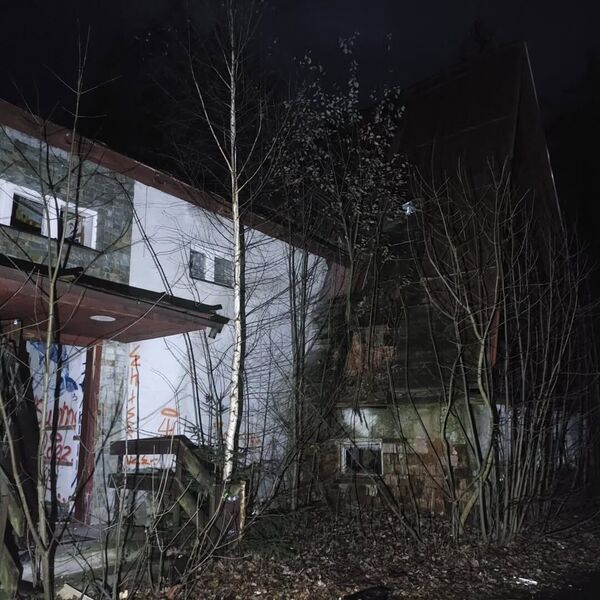 Hier kehren die Camper nicht zurück... Verlassener Campingplatz bei Nacht...