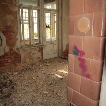 Továrna na tkaní z umělého hedvábí podšívkových materiálů