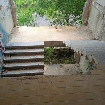 Transmitting station building