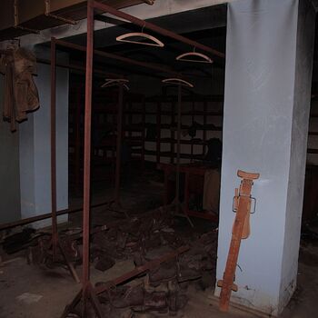 Škoda-Gebäude Nr. 16 mit Überdachung