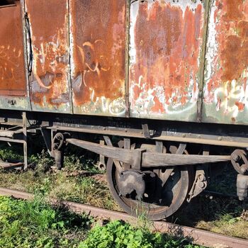 Po kolejích v zatáčce