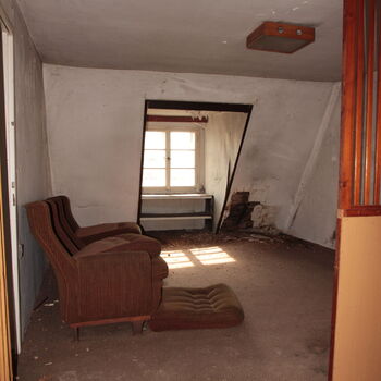 Umkleideraum und Stallungen