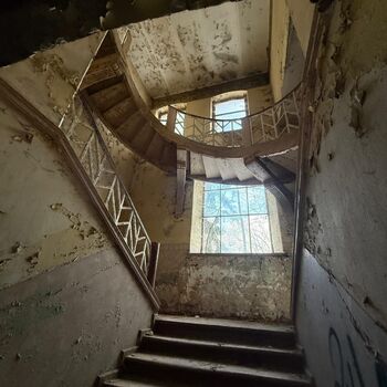 Palác u tlustého pána & přilehlý kolchoz