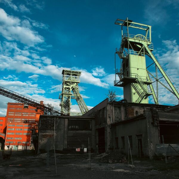 Abandoned mining pit, Lazy