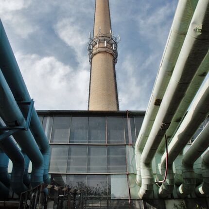 Heating plant for unconventional fuels