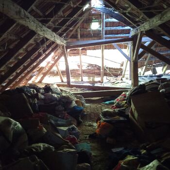 Das Haus, in dem alles hinterlassen wurde Das Haus, in dem alles hinterlassen wurde