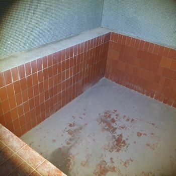 vedle sebe koupelna místnost interiér