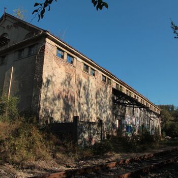 Spinning mill and spinning mill Spinning mill and spinning mill