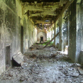 Opuštěný zámek s kaplí na Moravě Opuštěný zámek s kaplí na Moravě