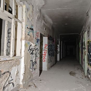 Chátrající léčebna a střet s nečekanými návštěvníky...