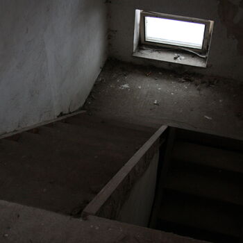 What is this place? An abandoned hotel?