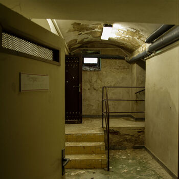 Dead surgery in the middle of a living hospital Dead surgery in the middle of a living hospital