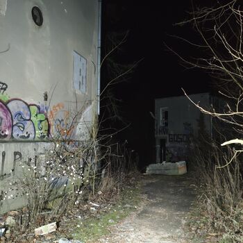 Chátrající léčebna a střet s nečekanými návštěvníky...