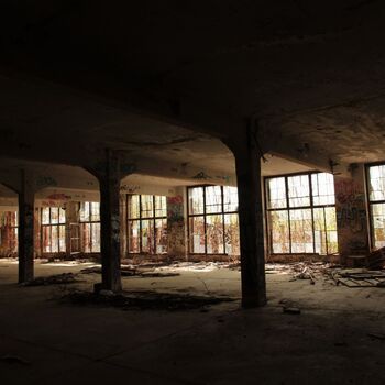 Továrna na tkaní z umělého hedvábí podšívkových materiálů