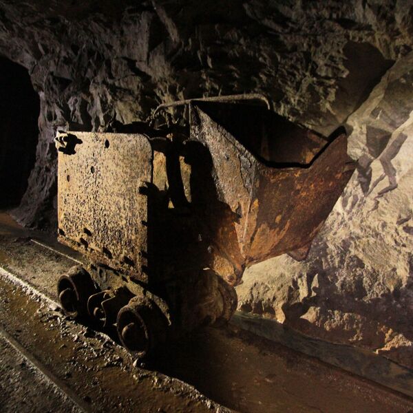 Hlavním překopem na vedlejší důl