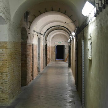 Buňka věznice Architektura nápravném zařízení Buňka věznice Architektura nápravném zařízení