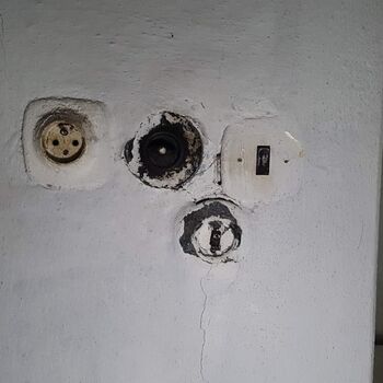 Urbex - House by the road