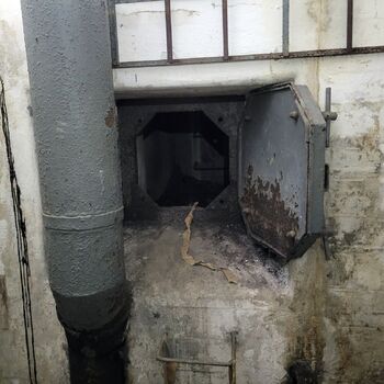 Už se setmělo venku je úplněk.