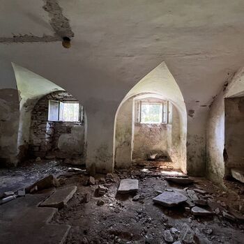 Tvrz přestavěná na zámek