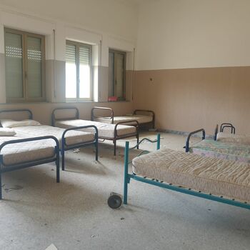 místnost nábytek interiér domácí sídlo dům ložnice tabulka Pohovka výzdoba lampa život podlaha moderní křeslo osmanské pohodlné