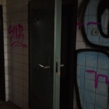 Výtah místnost zdvihací zařízení Toaleta Výtah místnost zdvihací zařízení Toaleta