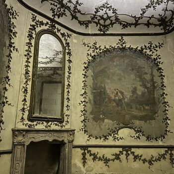 opuštěný zámek - teď už v rekonstrukci