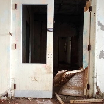 parapet konstrukční prvek staré dveře parapet konstrukční prvek staré dveře