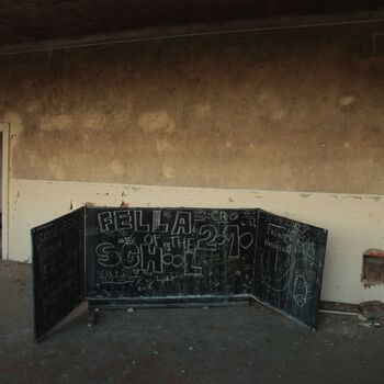 Verlassene Schule der tschechischen Minderheit im Grenzgebiet 2023