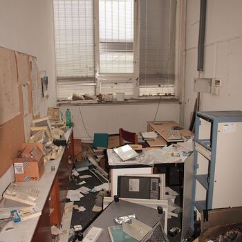 Továrna děrnoštítkových počítačů