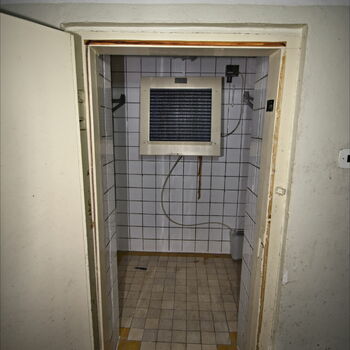 Buňka věznice nápravném zařízení zeď okno Architektura dveře