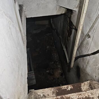 What put an end to this motor lodge? An abandoned motor lodge...