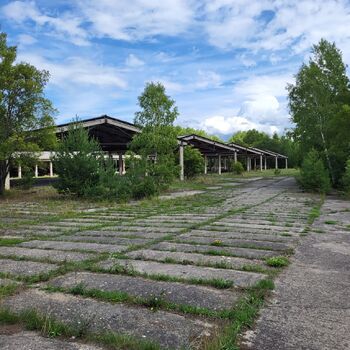 Anti-aircraft missile base