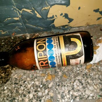 pivní láhev láhev loď odpadky kontejner pivní láhev láhev loď odpadky kontejner