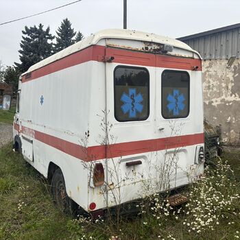 Der bekannte Friedhof der Krankenwagen