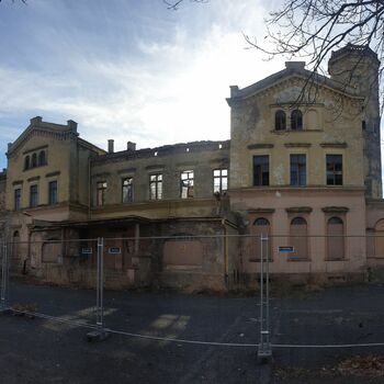 palace castle architecture building house