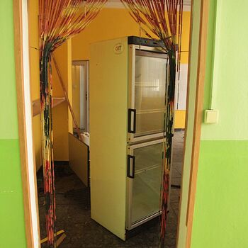 Továrna děrnoštítkových počítačů