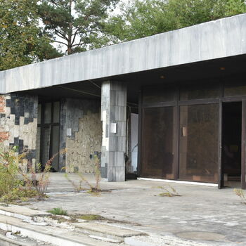 Opuštěná obřadní síň Opuštěná obřadní síň