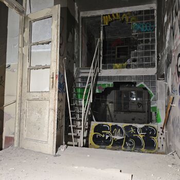 Chátrající léčebna a střet s nečekanými návštěvníky...