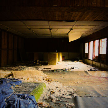 🏕️ Tábor, kde kdysi trávily léto stovky dětí… dnes ho pohlcuje ticho a příroda