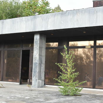 Opuštěná obřadní síň Opuštěná obřadní síň