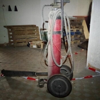 sekačka na trávu zahradní nářadí nástroj vakuum