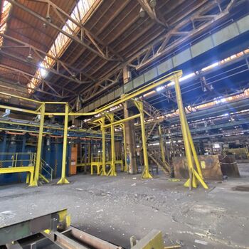 The site and wagons have been abandoned 🚂 🏭