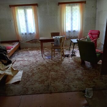 House with enclosed yard