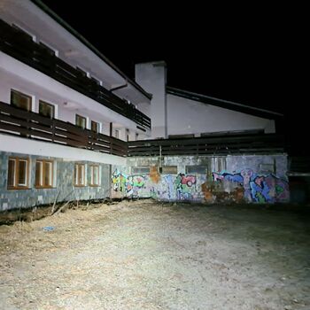 Opuštěný turistický hotel Opuštěný turistický hotel