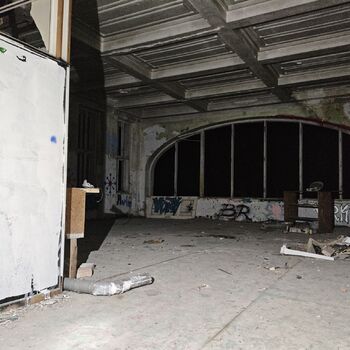 Chátrající léčebna a střet s nečekanými návštěvníky...