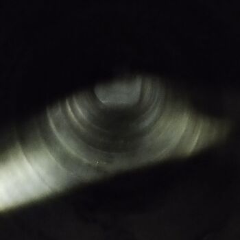 Die Abdeckung unter dem Fertighaus