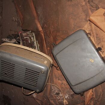 Umkleideraum und Stallungen